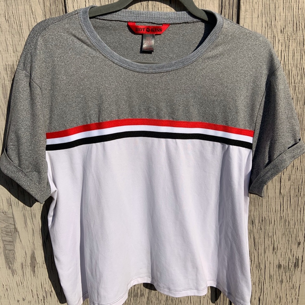 Cute super soft, cropped top.